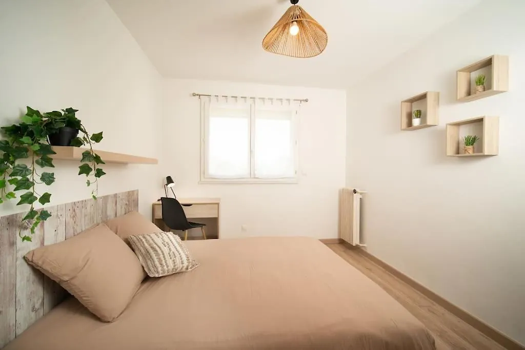 Fully Equipped Apartment With Parking 6 Beds Marseille