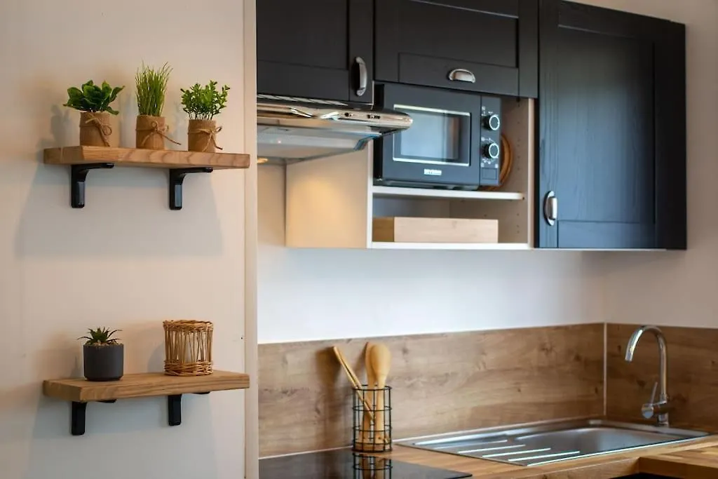 Fully Equipped Apartment With Parking 6 Beds Marseille
