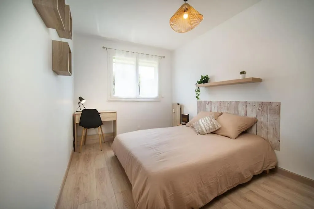 Fully Equipped Apartment With Parking 6 Beds Marseille France
