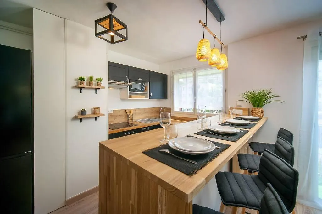 Fully Equipped Apartment With Parking 6 Beds Marseille