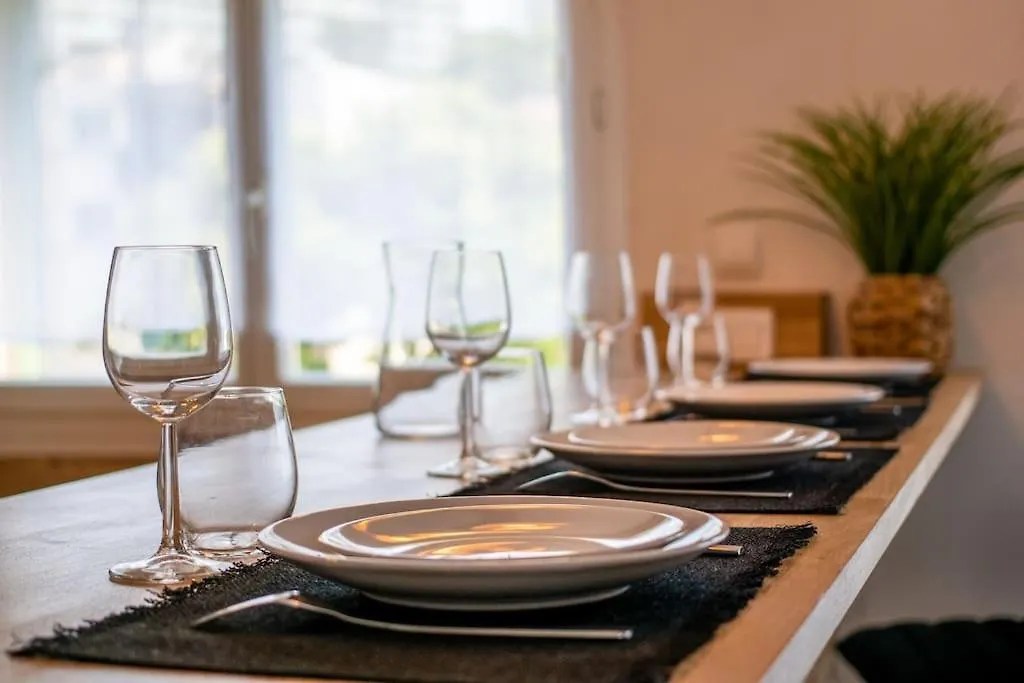 Fully Equipped Apartment With Parking 6 Beds Marseille